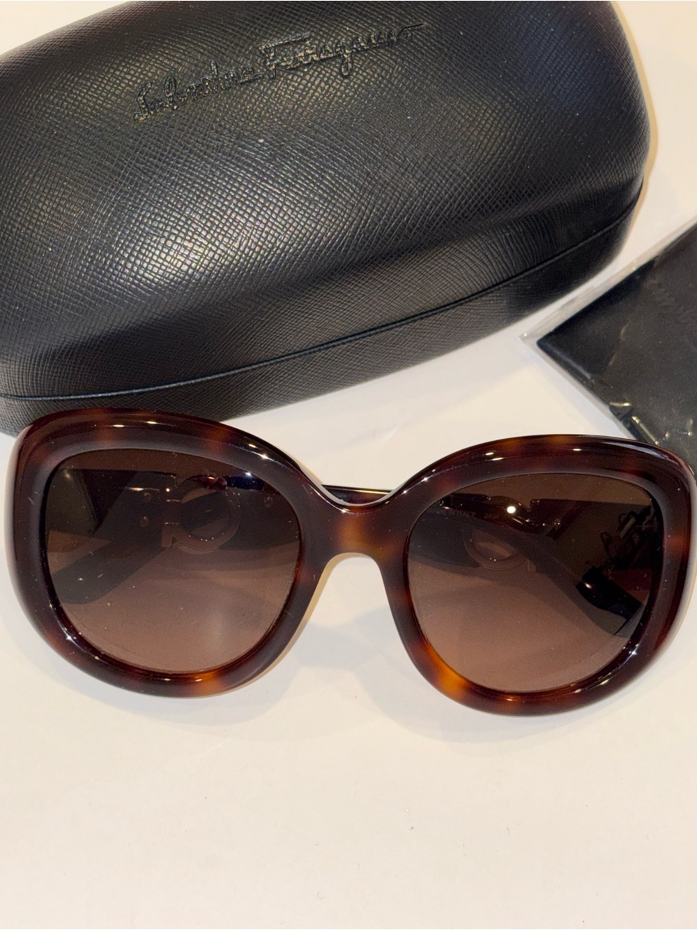 Salvatore Ferragamo SF727S Tortoise Gancini Oval Sunglasses New in Case - Picture 4 of 8